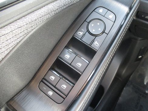 Used 2023 Nissan Rogue SV AWD/4WD image 30