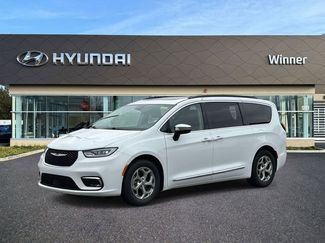 Used 2023 Chrysler Pacifica Limited FWD video 1