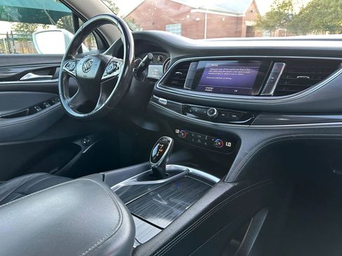 Used 2020 Buick Enclave Essence image 30