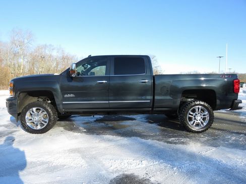 Used 2019 Chevrolet Silverado 2500 High Country w/ Duramax Plus Package image 8