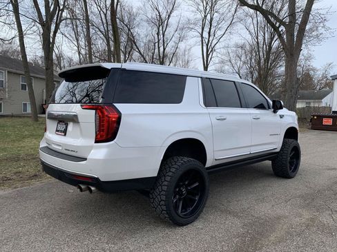 Used 2021 GMC Yukon XL Denali w/ Denali Premium Package AWD/4WD image 5