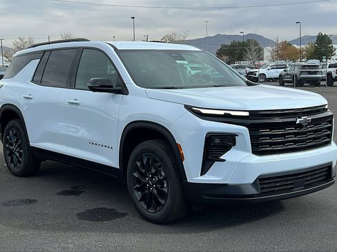 New 2026 Chevrolet Traverse LT w/ Midnight/Sport Edition image 3