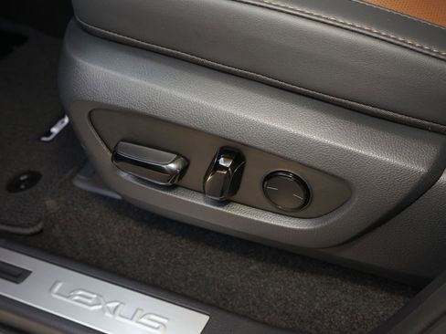 Used 2026 Lexus GX 550 w/ Cold Area Package image 25