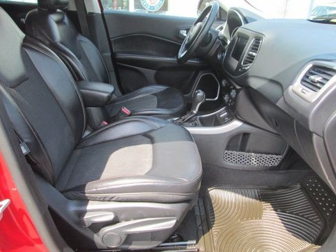 Used 2017 Jeep Compass Latitude w/ Popular Equipment Group FWD image 14