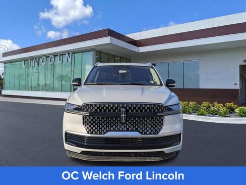 Certified 2025 Lincoln Navigator Reserve AWD/4WD image 10