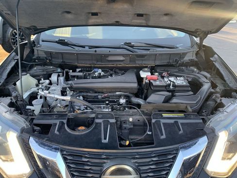 Used 2020 Nissan Rogue SV w/ Premium Package image 29