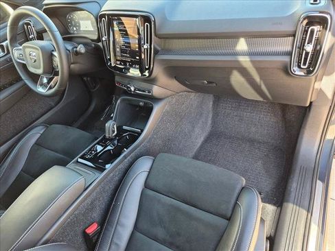 Used 2022 Volvo XC40 T5 R-Design w/ Climate Package AWD/4WD image 20