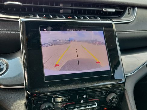 Used 2022 Jeep Grand Cherokee Laredo w/ Luxury Tech Group I AWD/4WD image 26