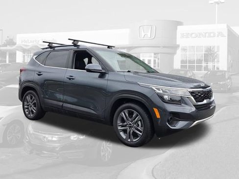Used 2023 Kia Seltos S w/ Navigation Package FWD image 7