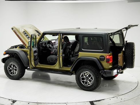 Used 2025 Jeep Wrangler Unlimited Rubicon w/ Convenience Group AWD/4WD image 36