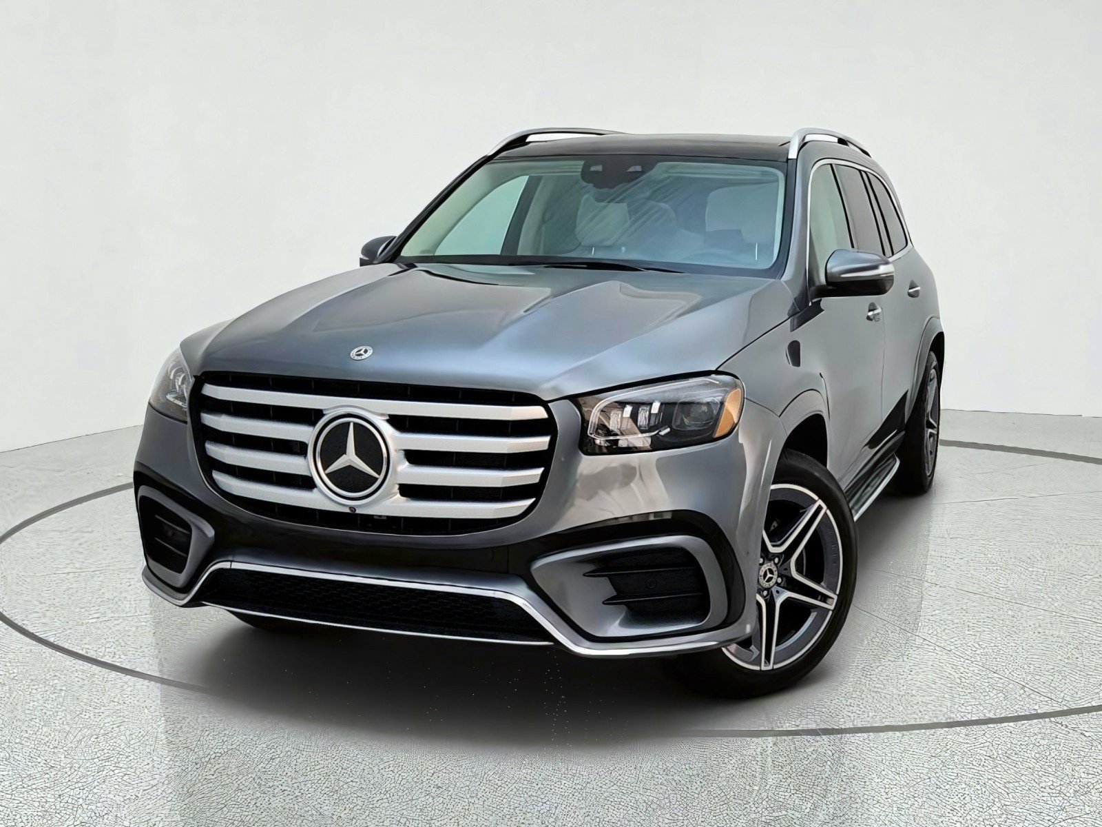 Used 2025 Mercedes-Benz GLS 450 4MATIC w/ AMG Line Exterior image 2