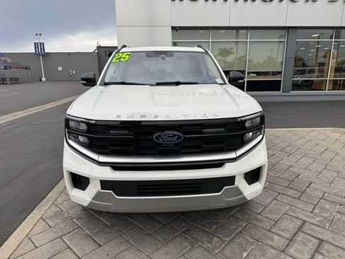 Used 2025 Ford Expedition Platinum w/ Platinum Ultimate Package AWD/4WD image 38
