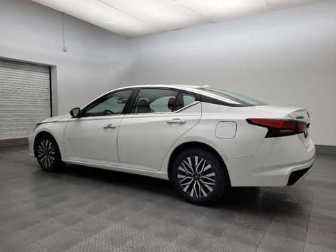 Used 2024 Nissan Altima 2.5 SV image 3
