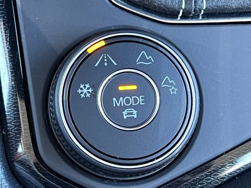 Used 2025 Volkswagen Taos S AWD/4WD image 27