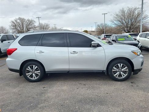 Used 2018 Nissan Pathfinder S image 3