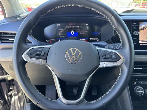 Used 2024 Volkswagen Taos SE image 29