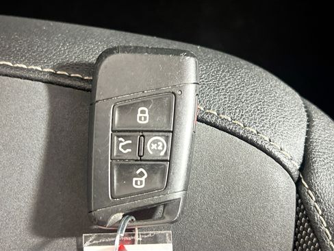 Used 2024 Volkswagen Taos SE image 36