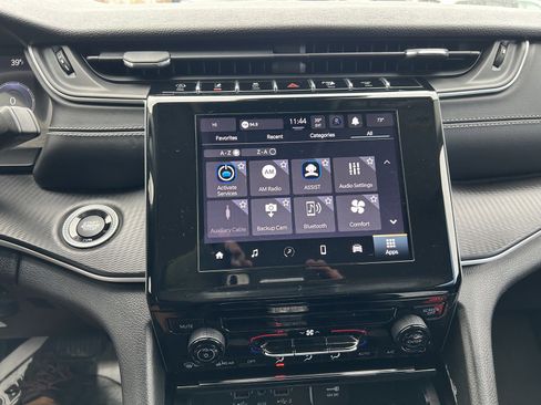 Used 2023 Jeep Grand Cherokee Laredo image 26