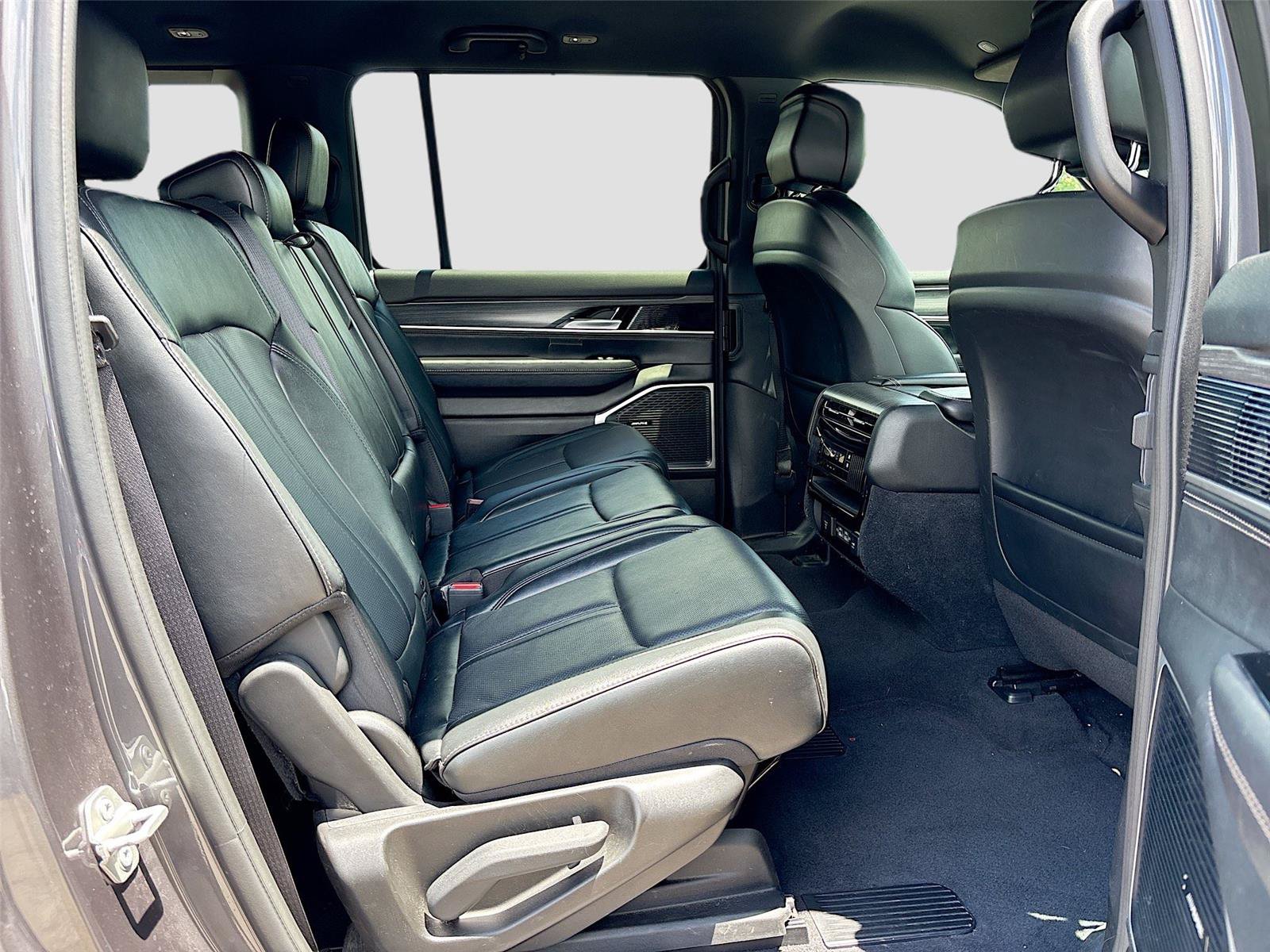 Used 2024 Jeep Wagoneer Series II w/ Flexible Seating Group RWD image 29
