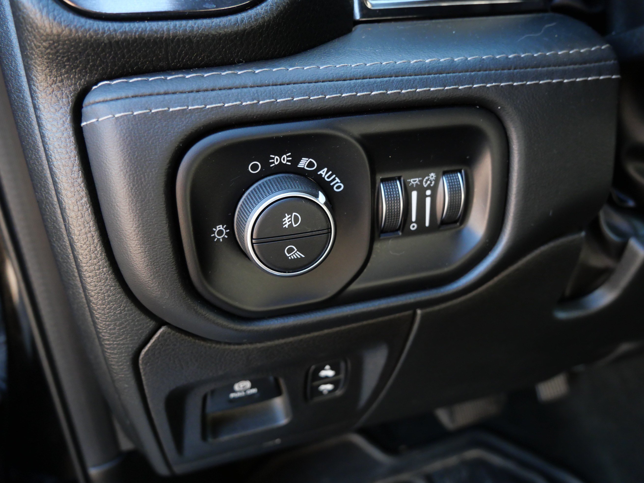 Used 2022 RAM 1500 Limited AWD/4WD image 21