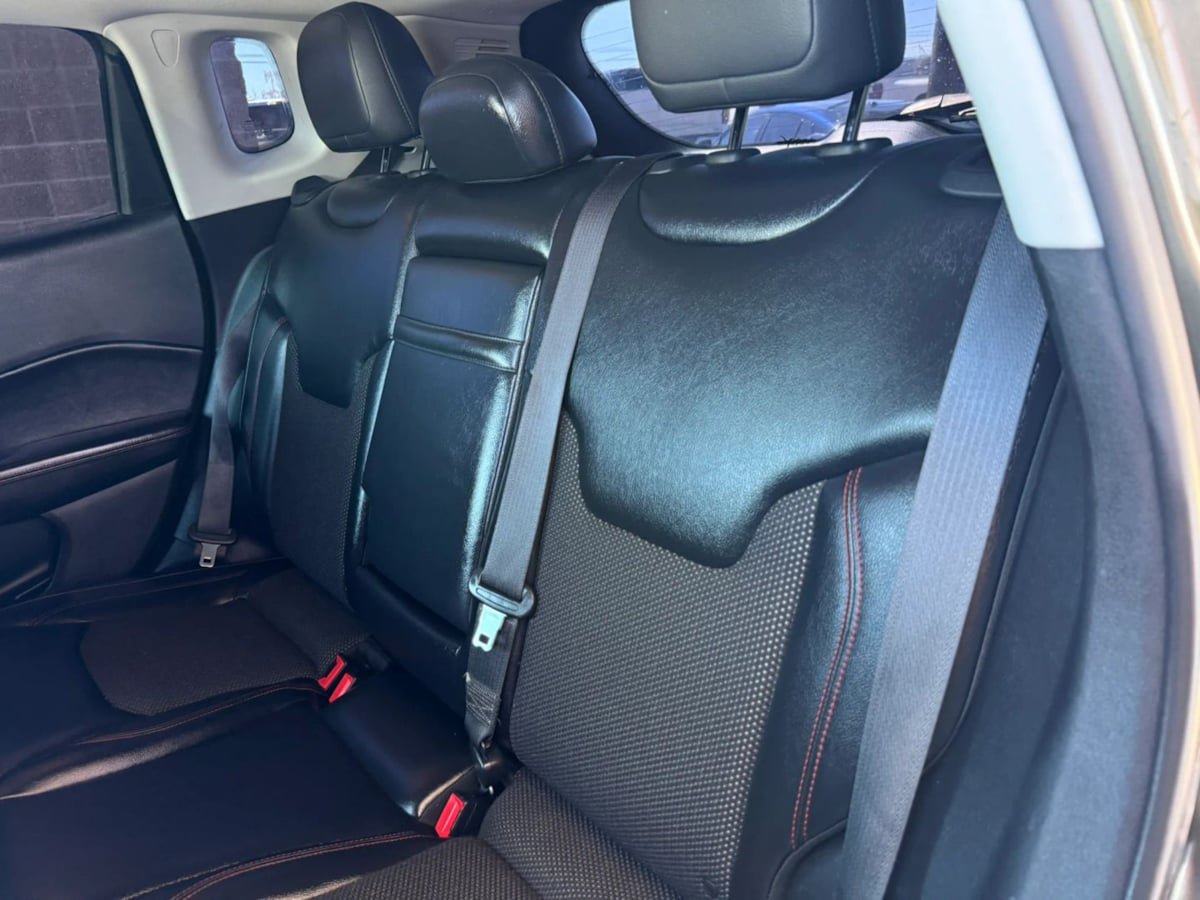 Used 2017 Jeep Compass Trailhawk AWD/4WD image 42