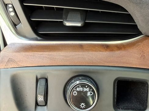 Used 2018 Cadillac Escalade ESV Luxury RWD image 13