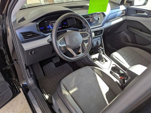 Certified 2022 Volkswagen Taos SE w/ Panoramic Sunroof Package image 11