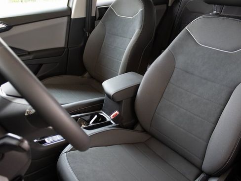 Used 2023 Volkswagen Taos SE image 9