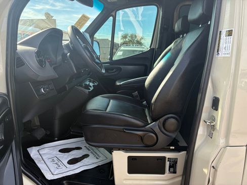 Used 2021 Mercedes-Benz Sprinter 2500 image 9