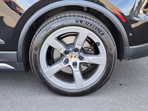 New 2026 Porsche Macan 4 Electric image 11