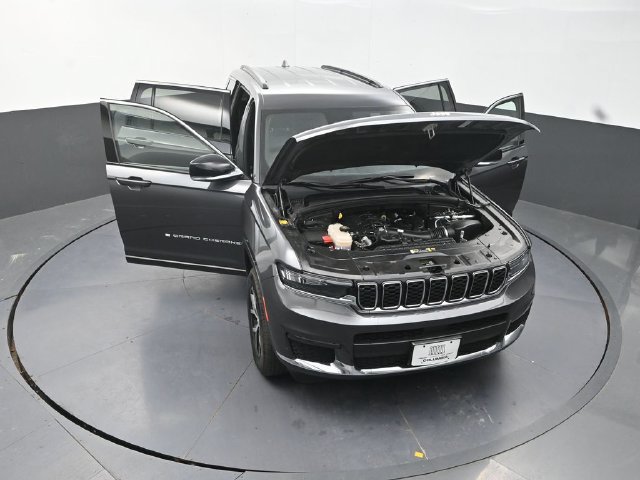 Used 2025 Jeep Grand Cherokee L Limited AWD/4WD image 34