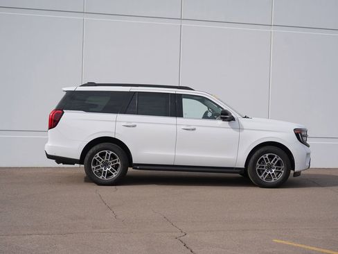 Used 2025 Ford Expedition Active image 2