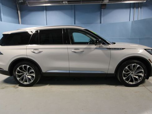 Used 2025 Lincoln Aviator AWD image 35