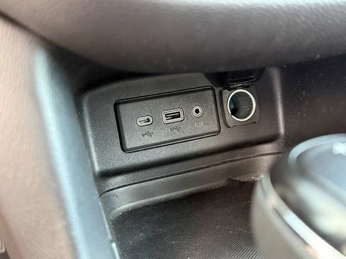 Used 2021 Chevrolet Equinox LT FWD image 21