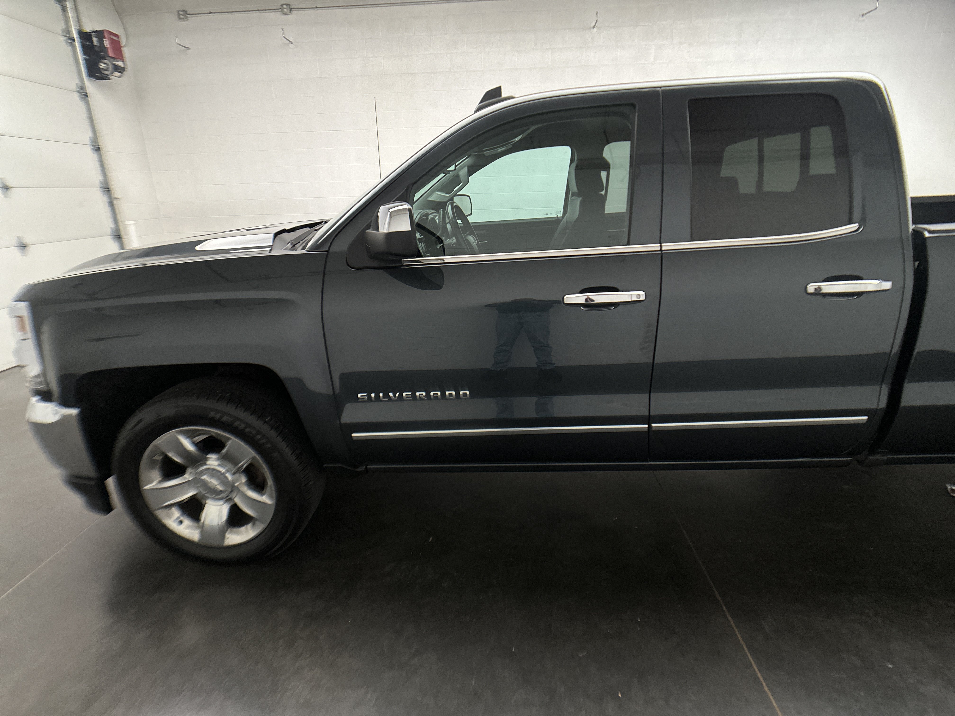 Used 2018 Chevrolet Silverado 1500 LTZ w/ Sport Package AWD/4WD image 6