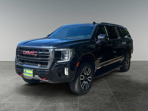 Used 2024 GMC Yukon XL AT4 w/ Technology Package AWD/4WD image 3