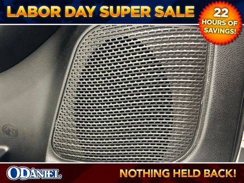 Used 2025 Chrysler Pacifica Select FWD image 6