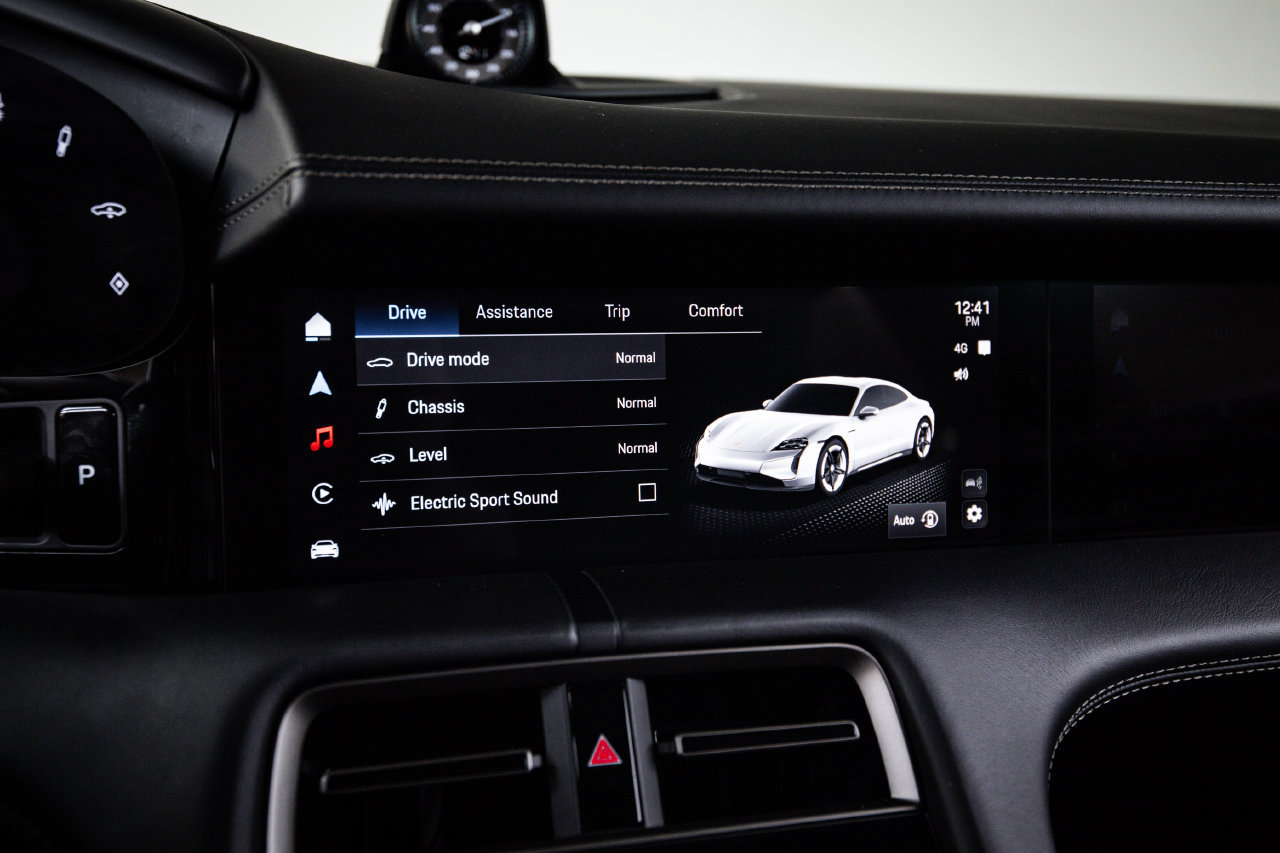 Certified 2025 Porsche Taycan Turbo AWD/4WD image 18