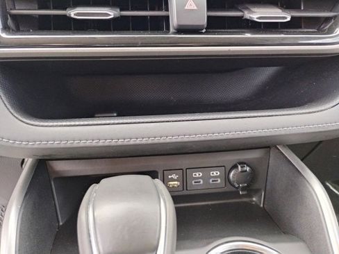 Used 2022 Toyota Highlander LE image 22