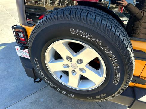 Used 2012 Jeep Wrangler Unlimited Sport image 19