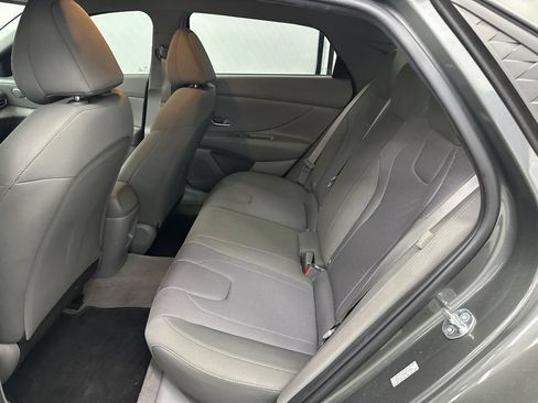 Used 2024 Hyundai Elantra SE FWD image 19