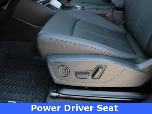 New 2025 Audi Q3 2.0T Premium image 4