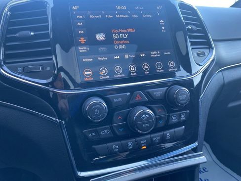 Used 2022 Jeep Grand Cherokee Limited image 30