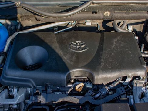 Used 2021 Toyota RAV4 LE FWD image 30