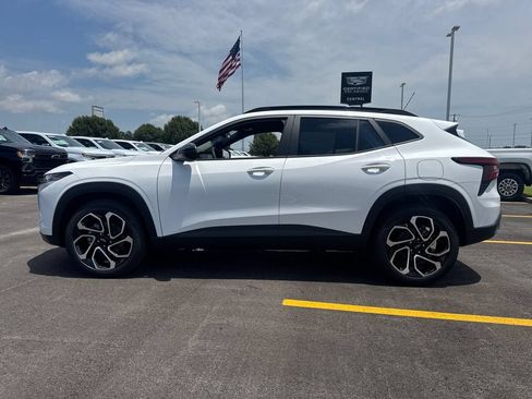 New 2026 Chevrolet Trax RS w/ Sunroof Package FWD image 3