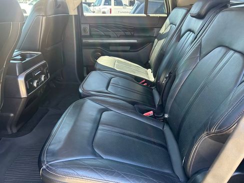 Used 2019 Ford Expedition Platinum RWD image 18