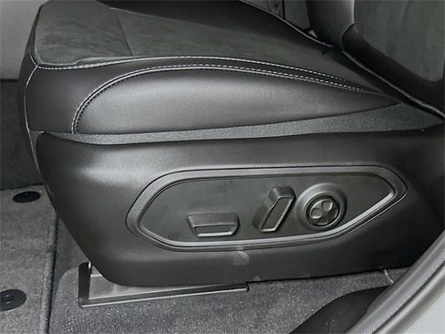 New 2025 Jeep Grand Cherokee L Altitude image 13