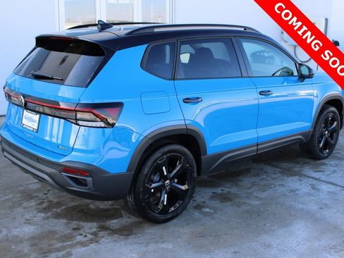 Certified 2025 Volkswagen Taos SE image 6