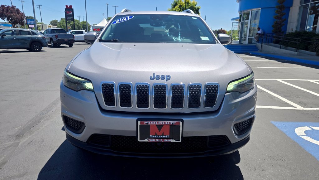 Used 2021 Jeep Cherokee Latitude AWD/4WD image 8