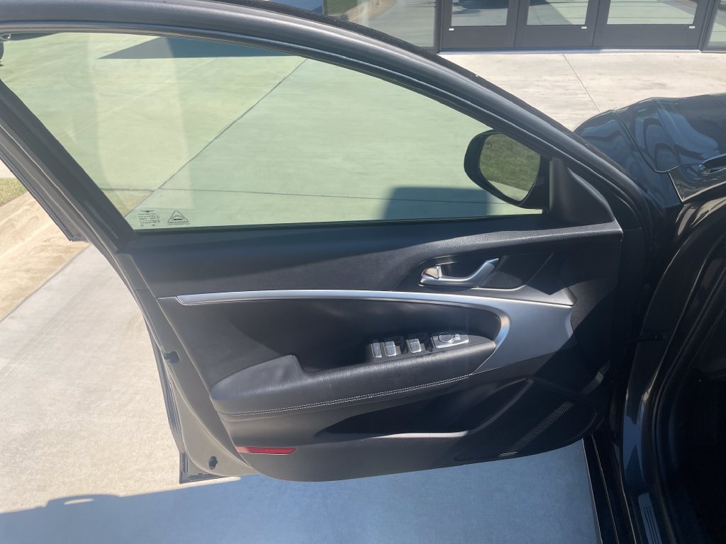 Used 2023 Genesis G70 2.0T AWD/4WD image 13